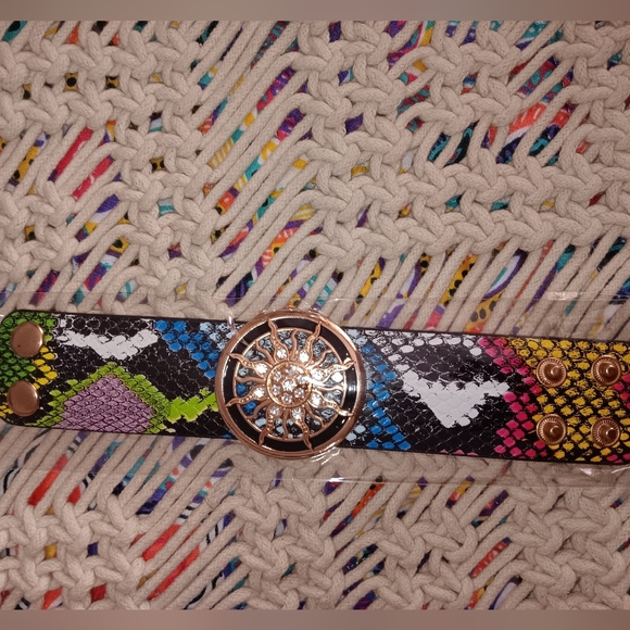 NWT Colorful Snakeskin Faux Leather Cuff Bracelet – Gold Solstice Sun Rhinestone - Picture 7 of 12